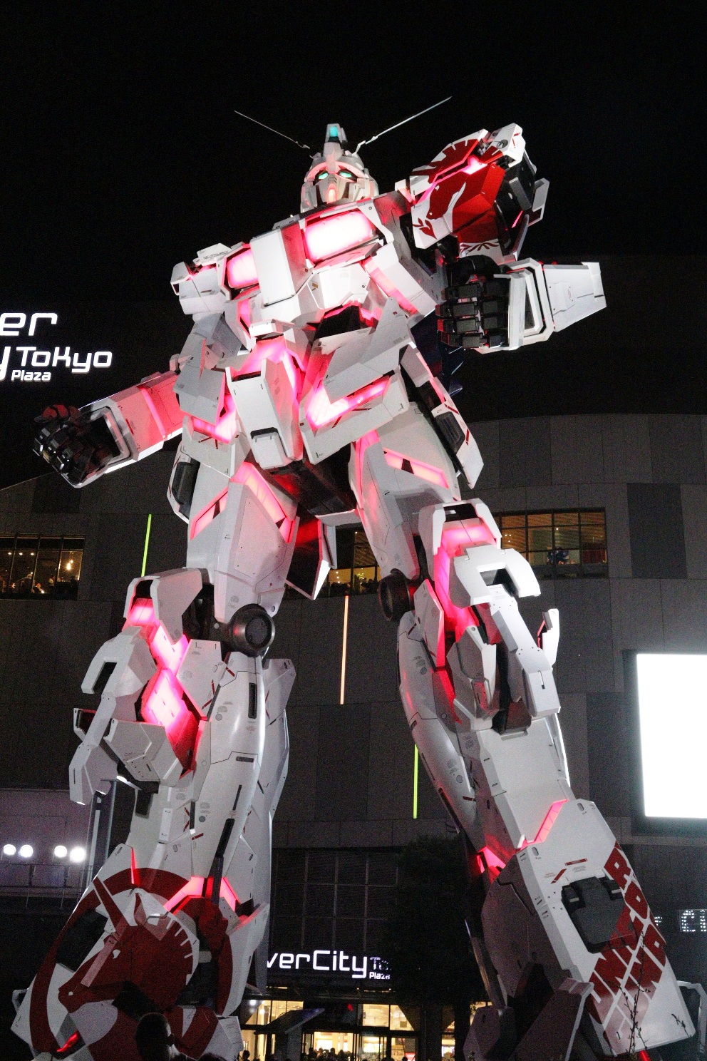  お台場  ダイバーシティ東京  機動戦士ガンダムユニコーン立像